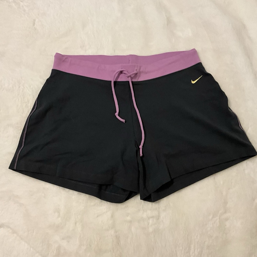 Nike Women's Dri-FIT Training Shorts & Lilac Purple Size L (12-14) Youth